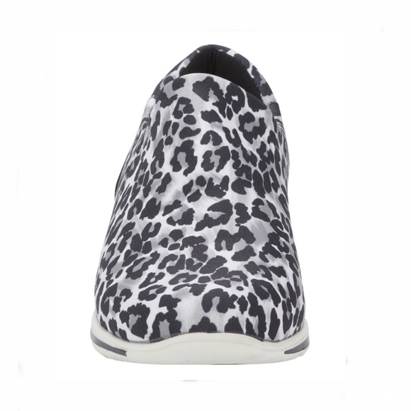 Walking Cradles Black & Snow Leopard Dash Sneakers Women’s Size 6 Extra Wide 6WW - Picture 5 of 9